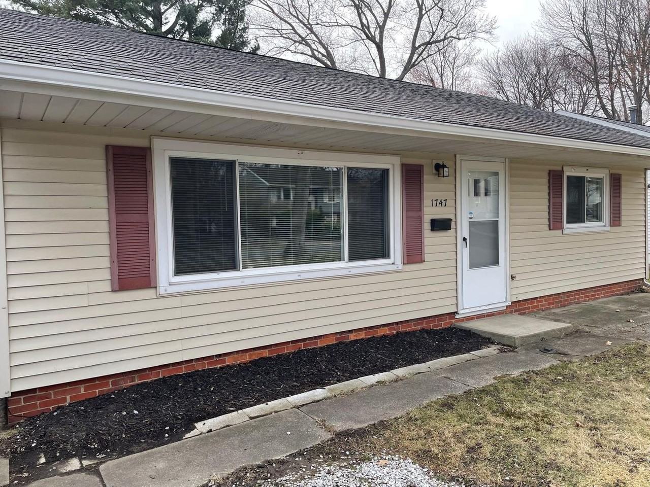 1747 Benjamin Rd - Photo 3 of 9