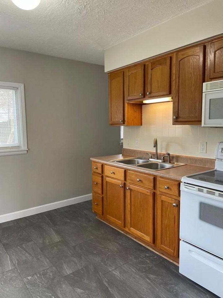 1747 Benjamin Rd - Photo 6 of 9