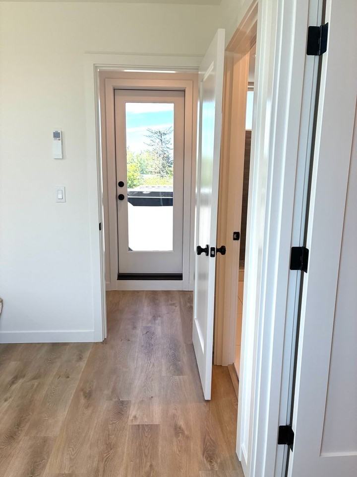 2925 39th Ave Sw - Photo 2 of 16