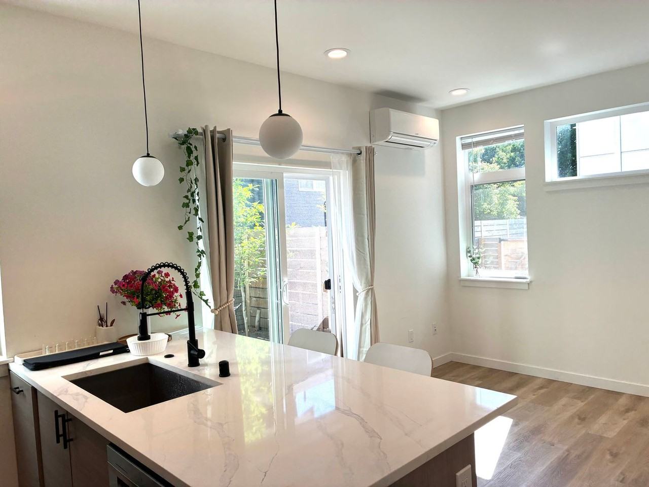 2925 39th Ave Sw - Photo 4 of 16