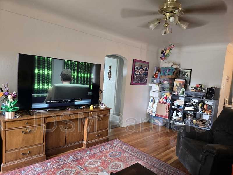 2308 Newport St - Photo 3 of 14