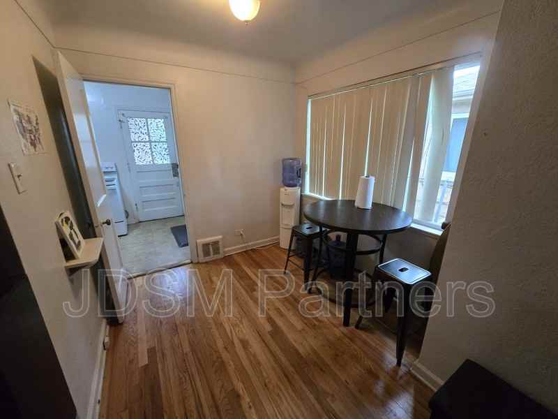 2308 Newport St - Photo 5 of 14