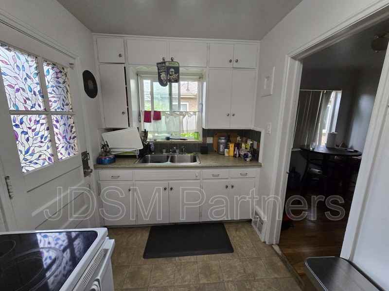 2308 Newport St - Photo 7 of 14