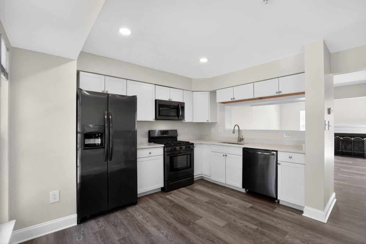 2736 Albermarle Pl - Photo 3 of 10