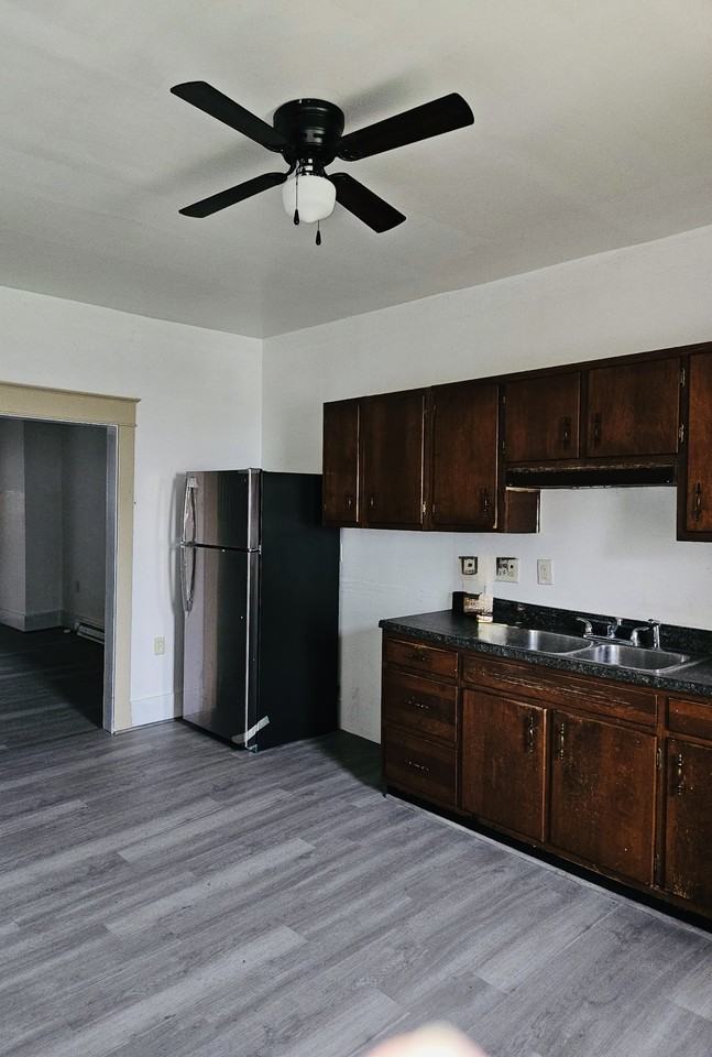 144 W Girard St - Photo 3 of 8