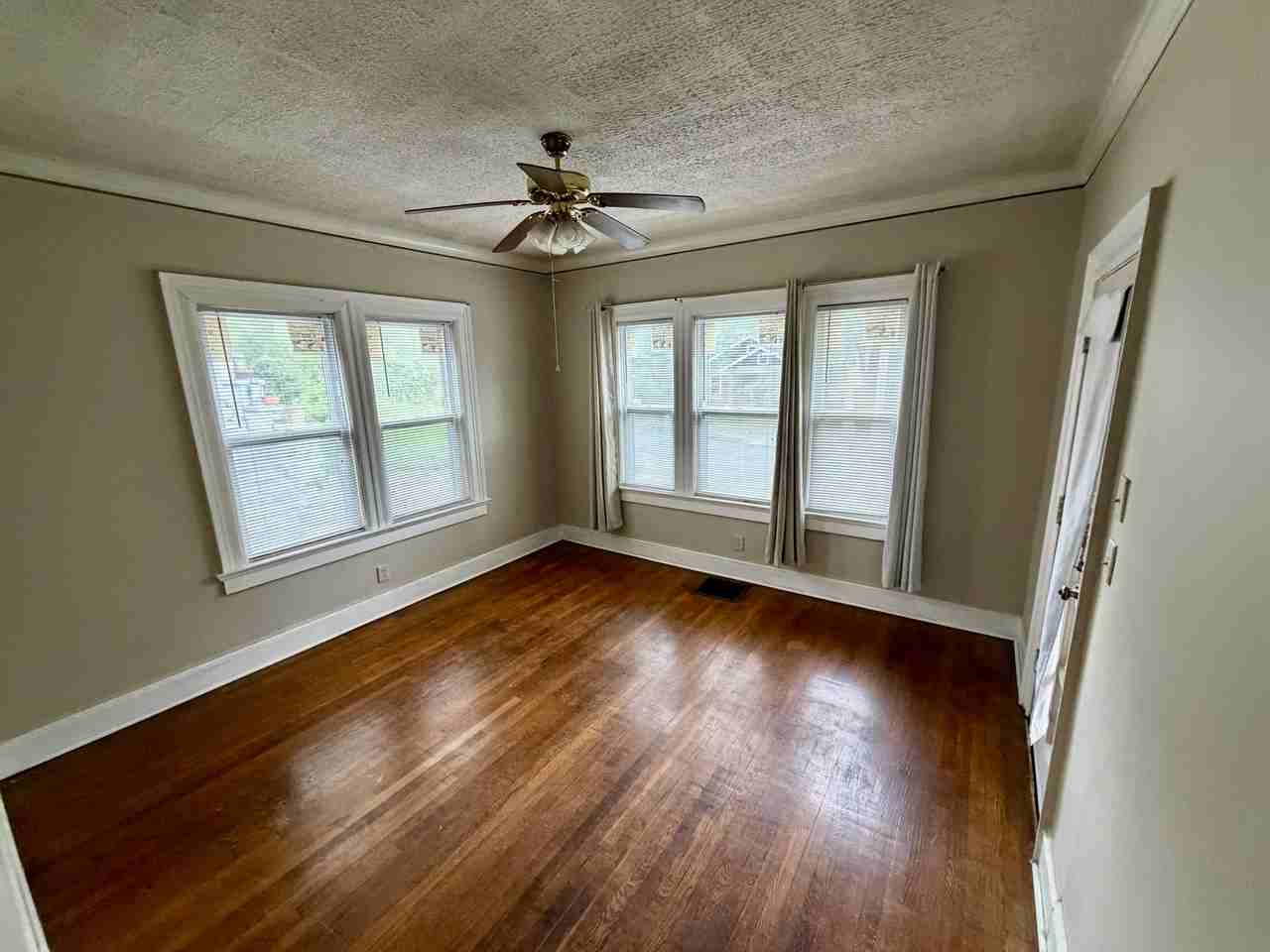 696 Erin Ave Sw #2RIGHTSIDE - Photo 2 of 8