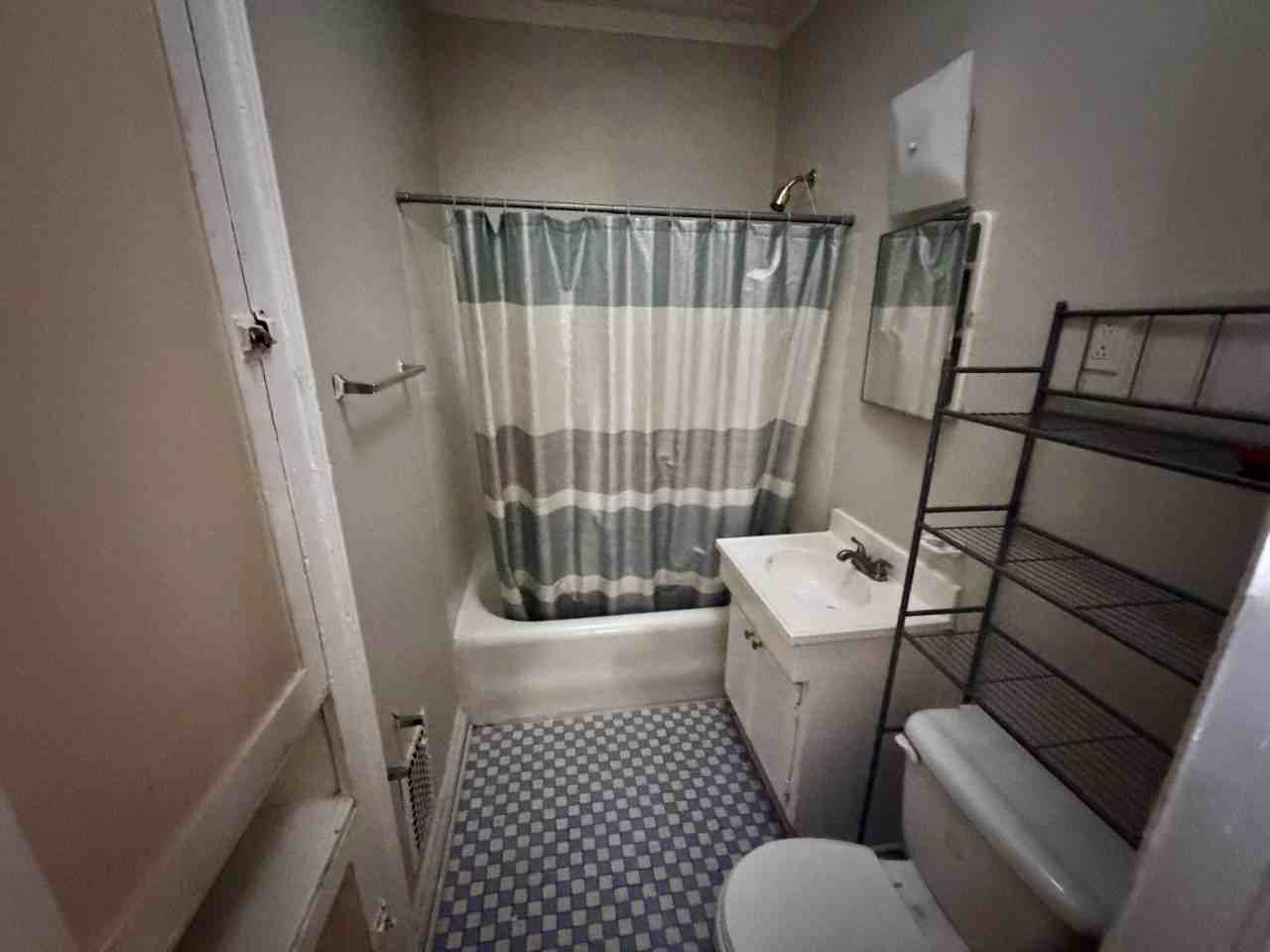 696 Erin Ave Sw #2RIGHTSIDE - Photo 4 of 8