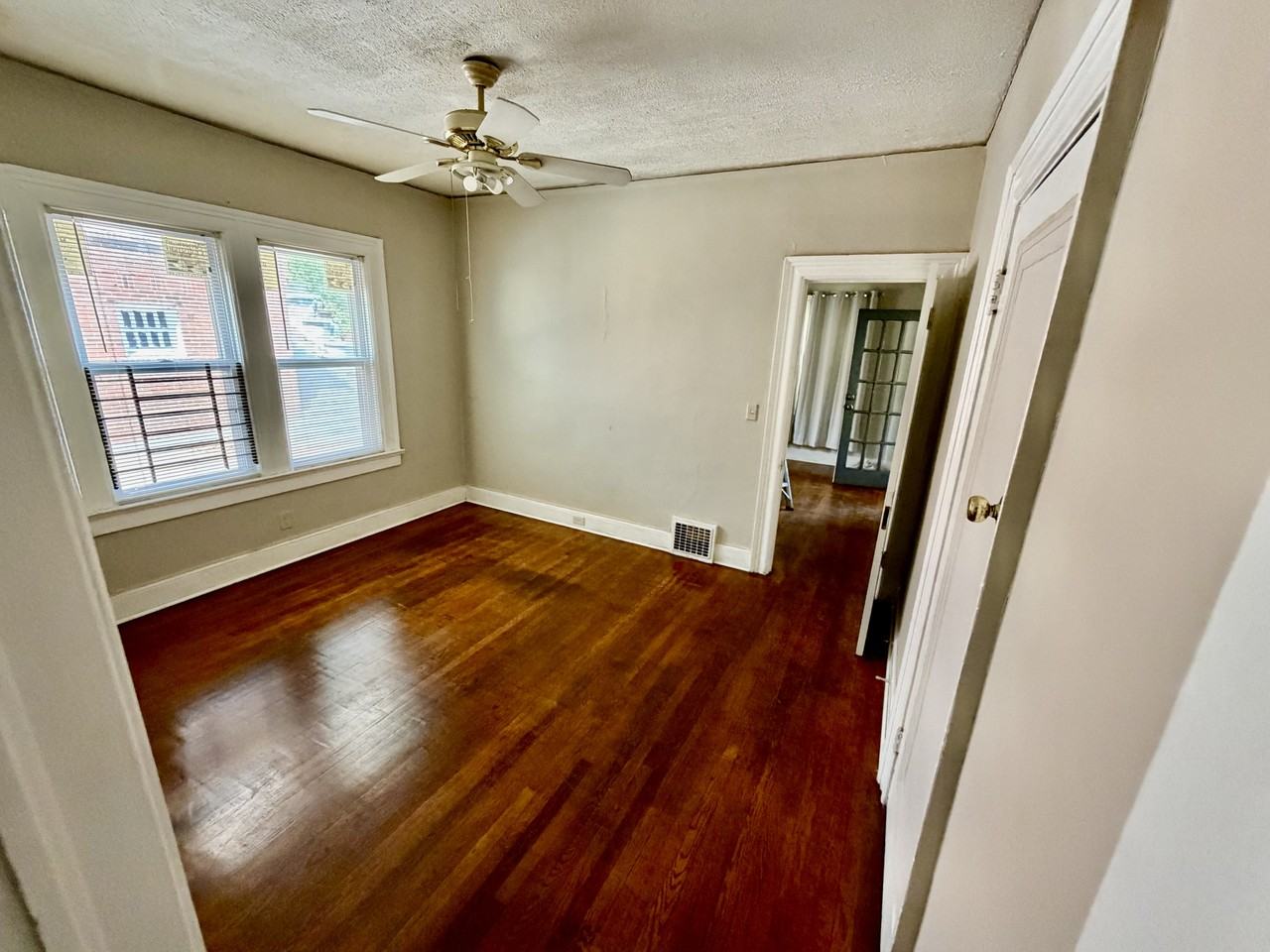 696 Erin Ave Sw #2RIGHTSIDE - Photo 5 of 8