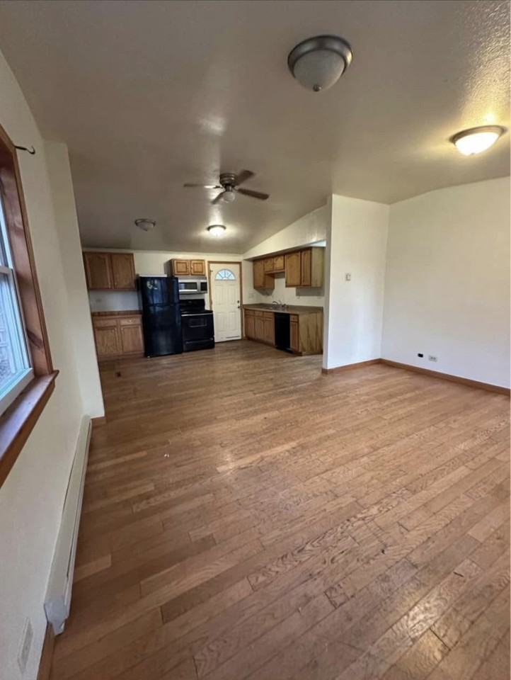 718 Kickbusch St #B - Photo 2 of 8