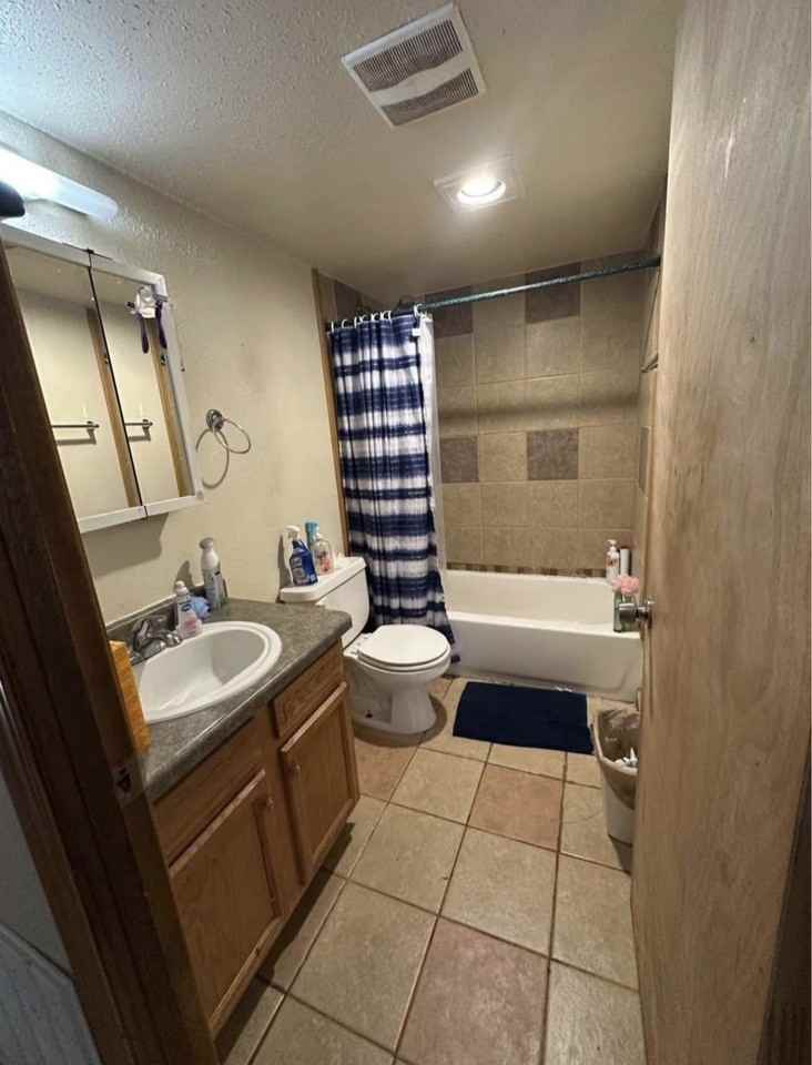 718 Kickbusch St #B - Photo 3 of 8
