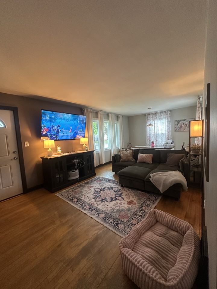 918 N 8th Ave #918 - Photo 2 of 16