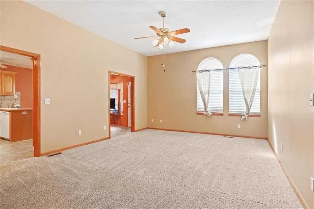 4505 Ne 73rd St - Photo 5 of 24