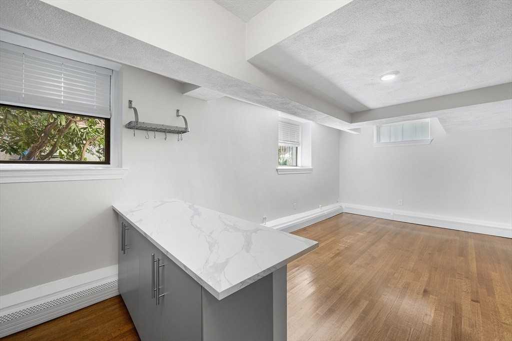 82 Jersey St - Photo 2 of 11