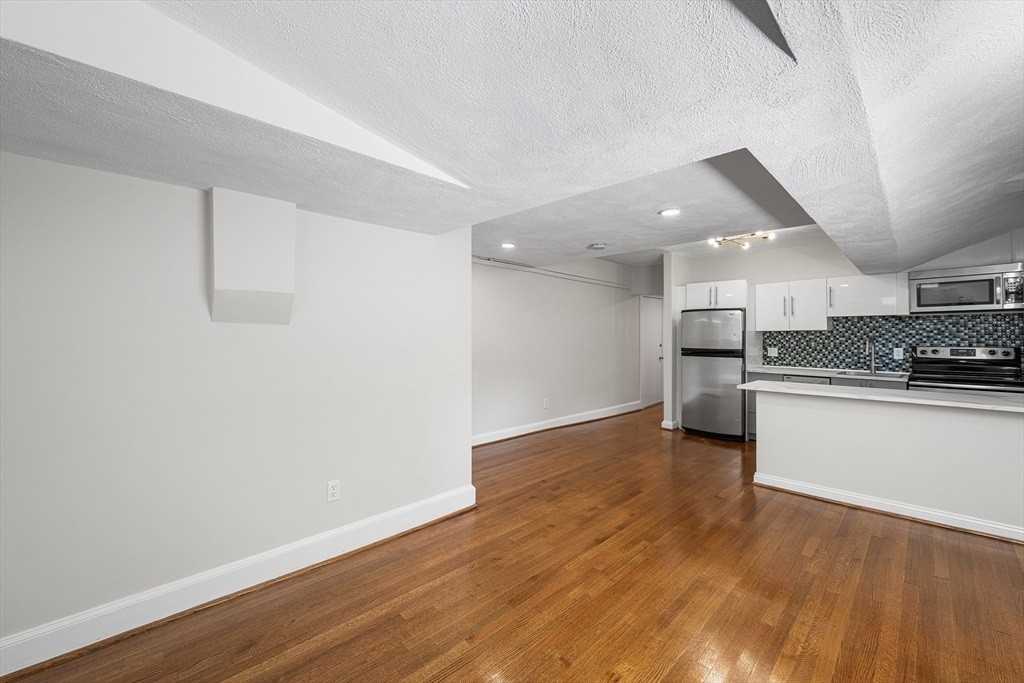82 Jersey St - Photo 3 of 11