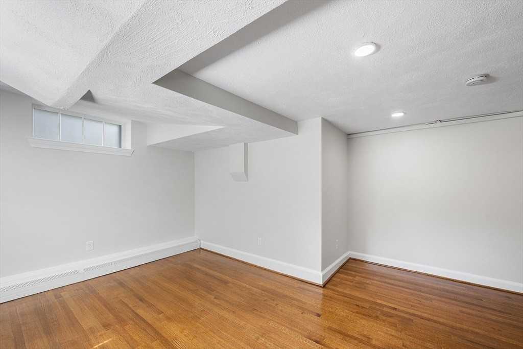 82 Jersey St - Photo 4 of 11