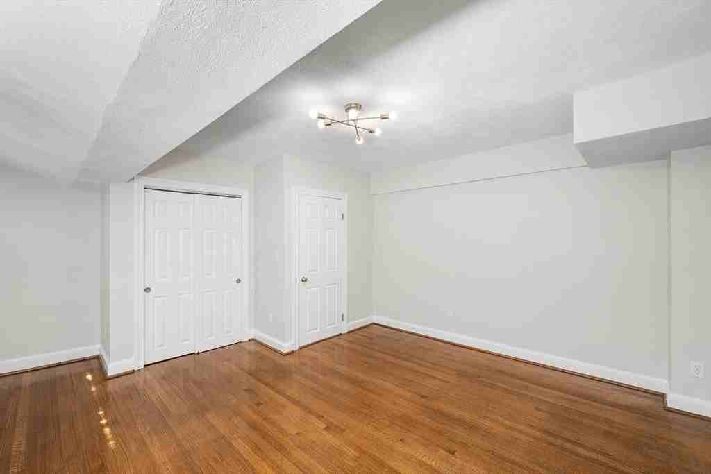 82 Jersey St - Photo 7 of 11