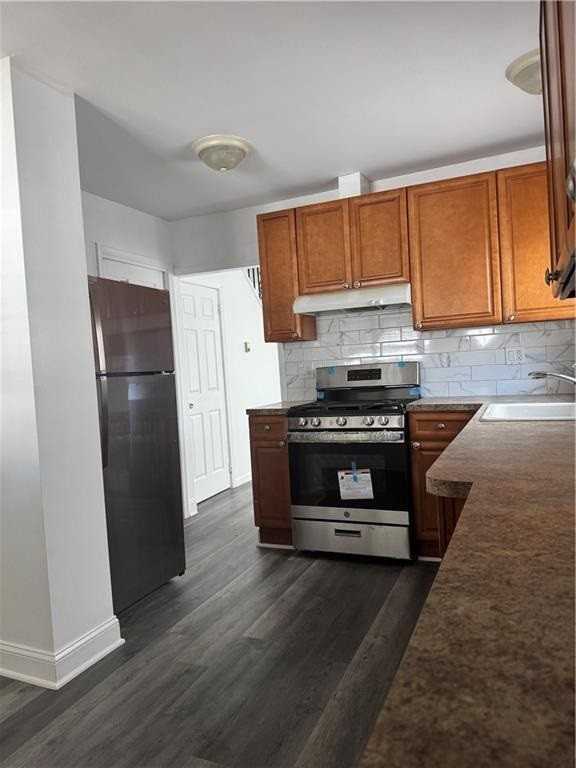 1476 E 53rd St - Photo 3 of 16