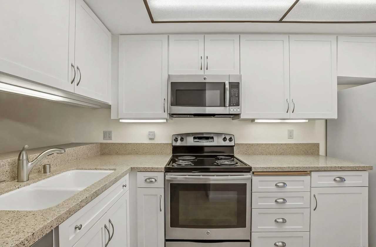 3130 Avenida De Portugal - Photo 2 of 18