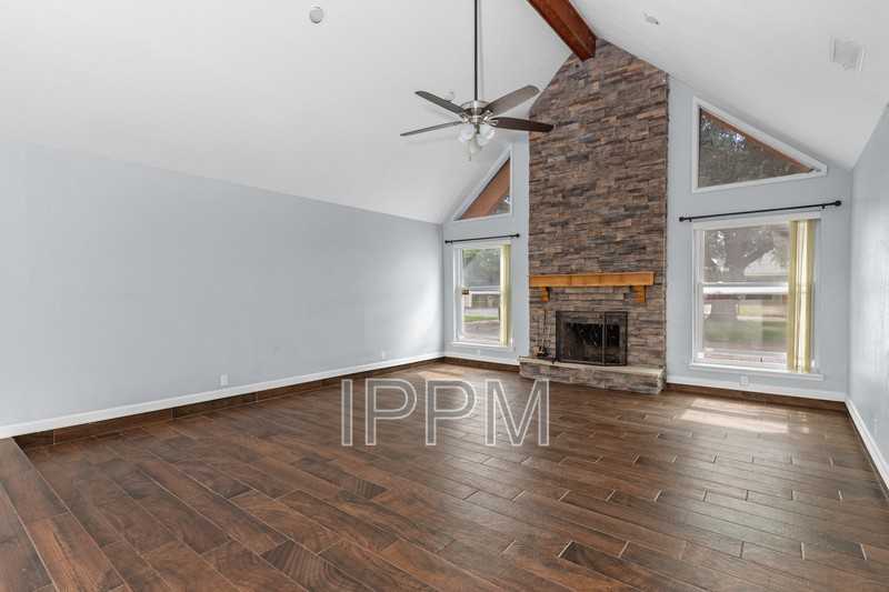 609 Inverary Dr - Photo 2 of 35