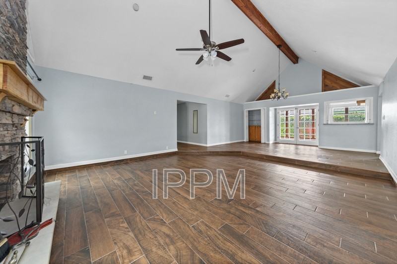 609 Inverary Dr - Photo 3 of 35