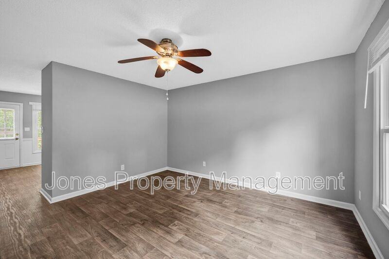 2744 White Oak Ln - Photo 5 of 22