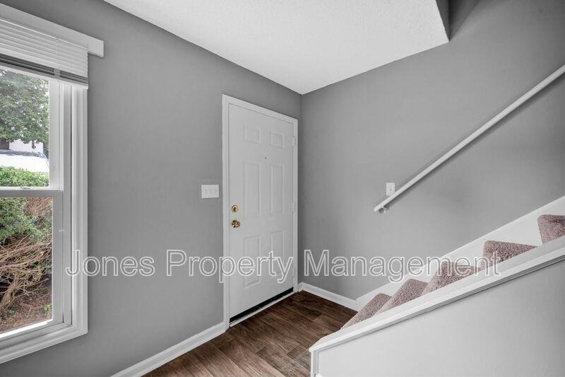 2676 White Oak Ln - Photo 4 of 35