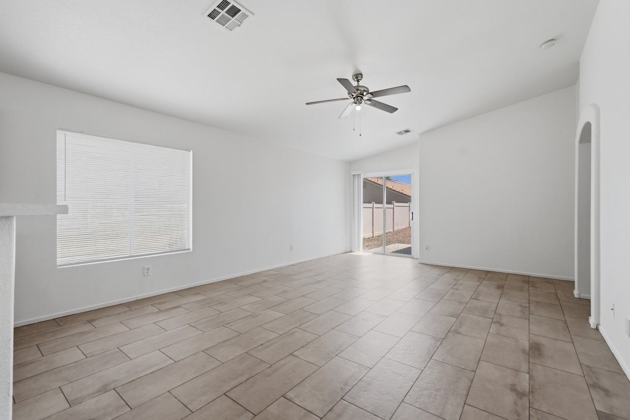 4910 Glowing Garnet St - Photo 3 of 21