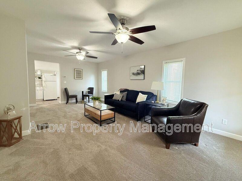 2970 Starr St - Photo 2 of 11
