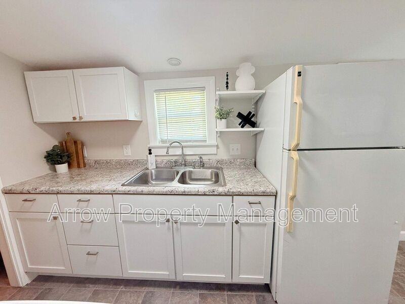 2970 Starr St - Photo 3 of 11