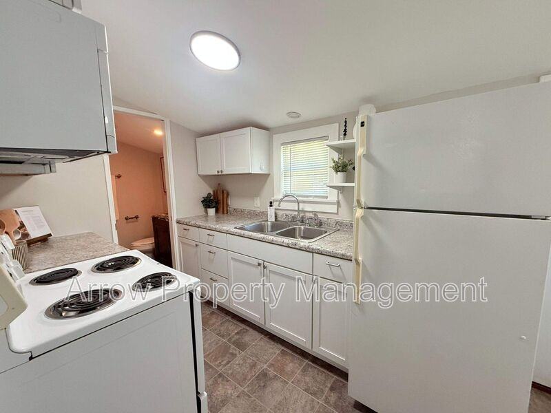 2970 Starr St - Photo 5 of 11