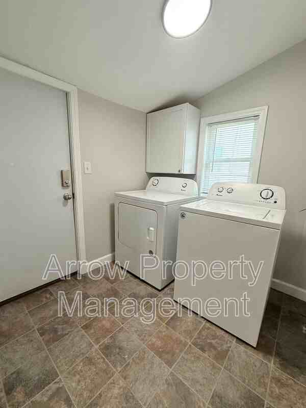 2970 Starr St - Photo 6 of 11