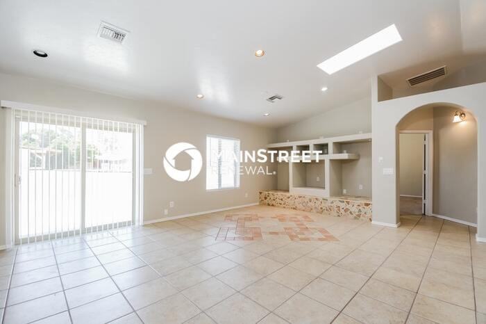 6002 S Morris Blvd - Photo 3 of 16