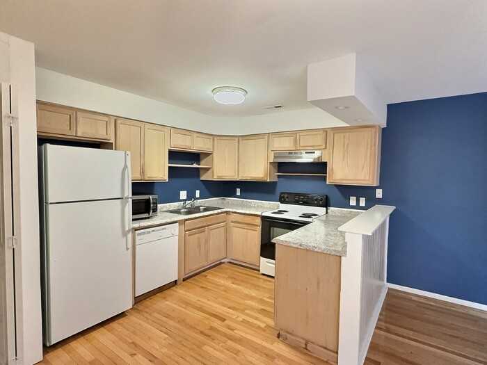 233 Summerwalk Cir - Photo 2 of 12