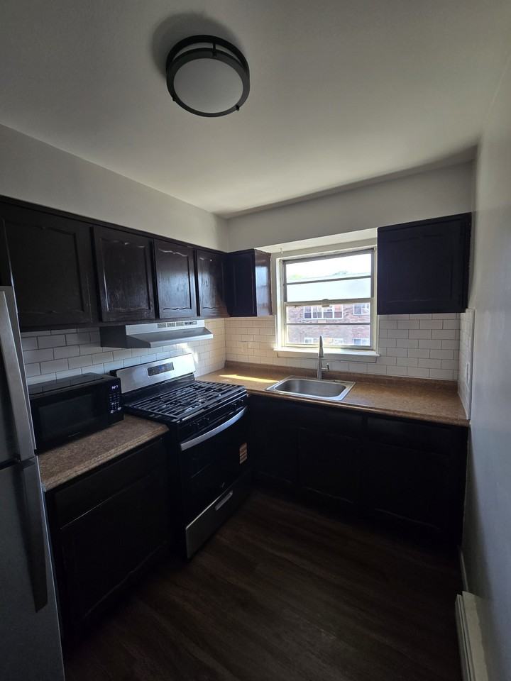 458 Lincoln AveApt C2 #458C2 - Photo 6 of 7