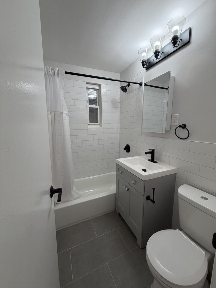 448 Lincoln AveApt C14 #448C14 - Photo 7 of 8