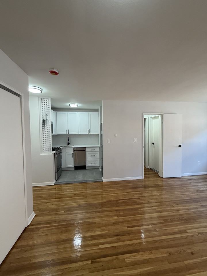 448 Lincoln AveApt B2 #448B2 - Photo 2 of 8