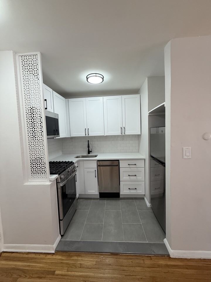 448 Lincoln AveApt B2 #448B2 - Photo 6 of 8