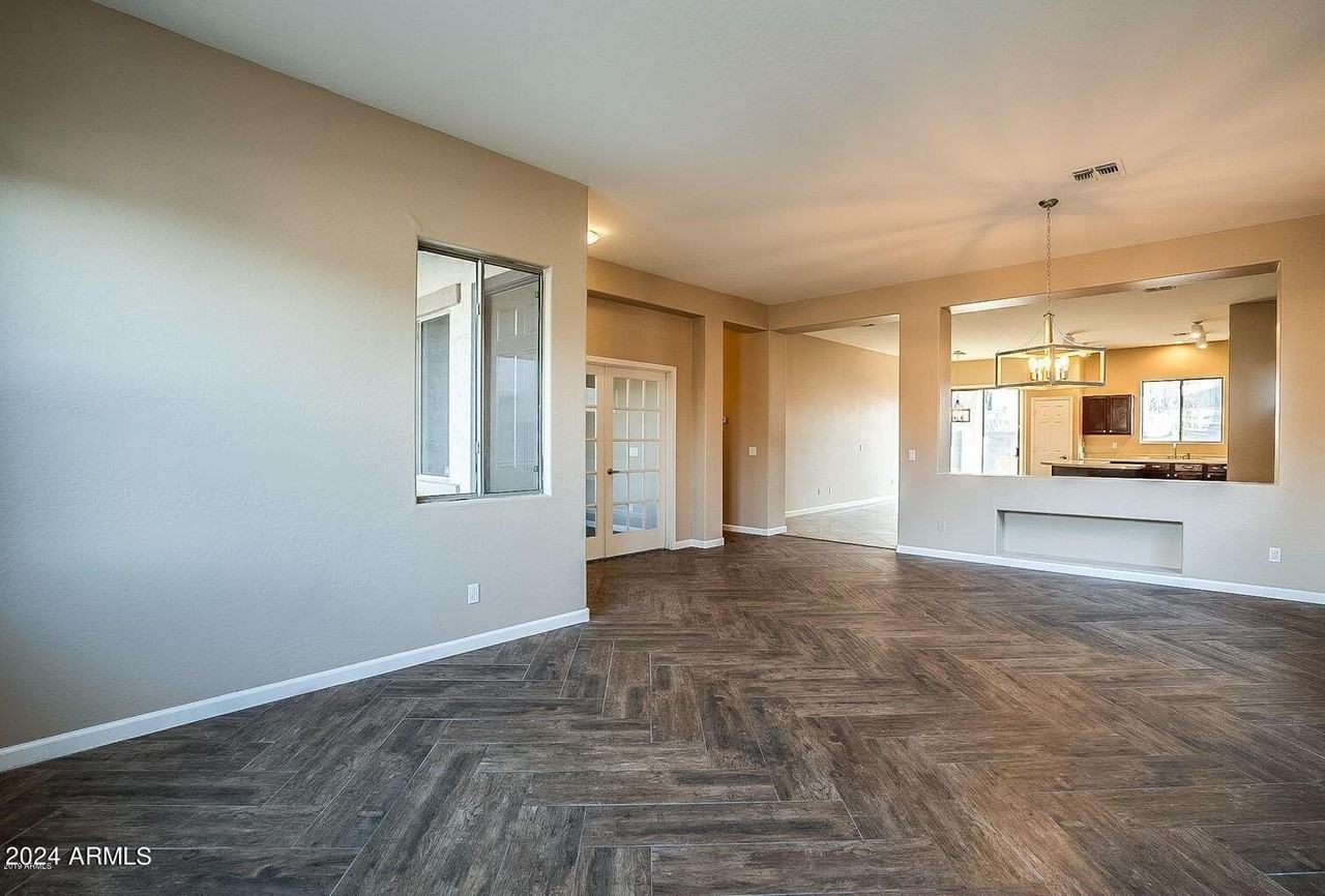 13419 W Citrus Ct - Photo 4 of 33