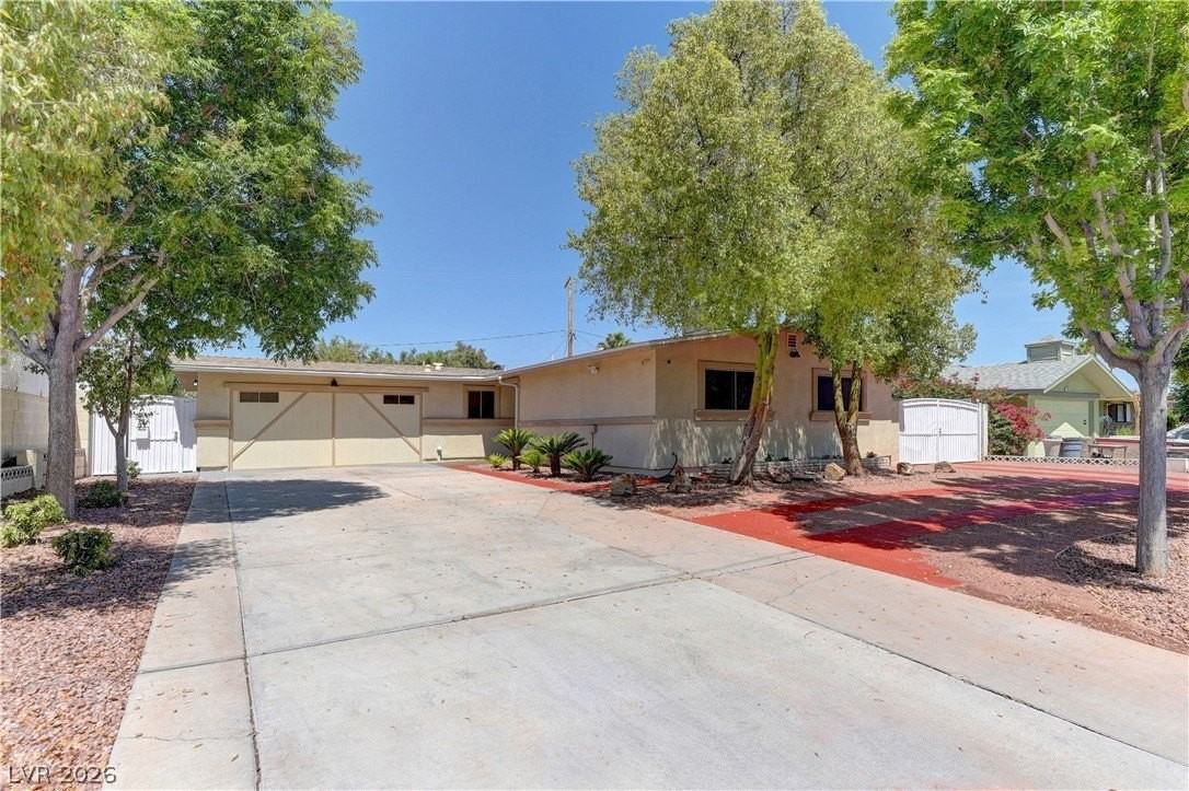 3896 Acapulco Ave - Photo 4 of 41