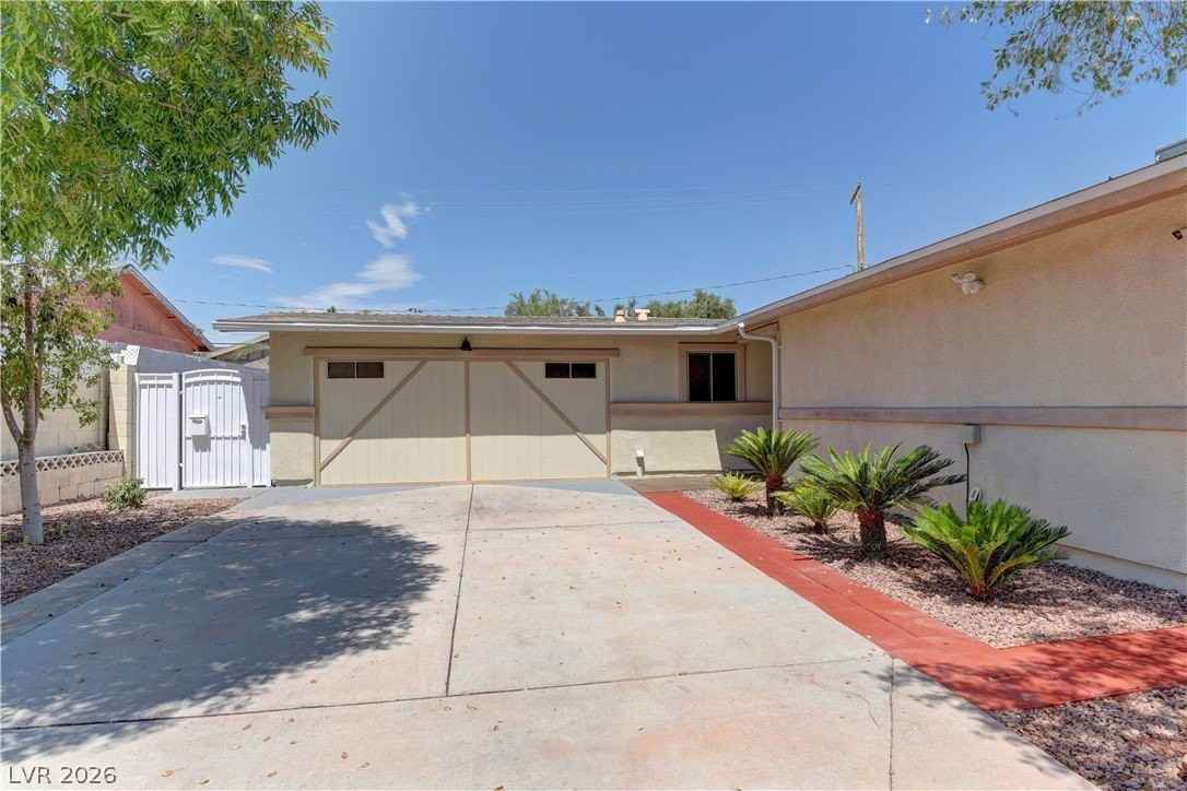 3896 Acapulco Ave - Photo 5 of 41