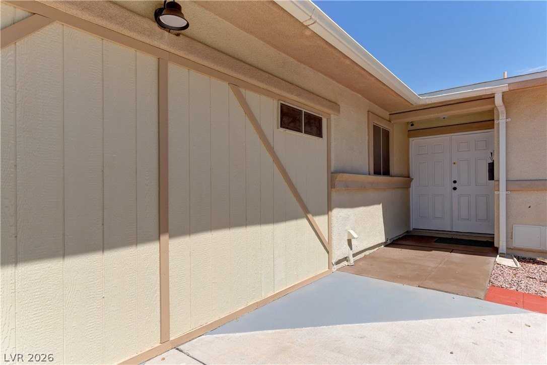 3896 Acapulco Ave - Photo 6 of 41