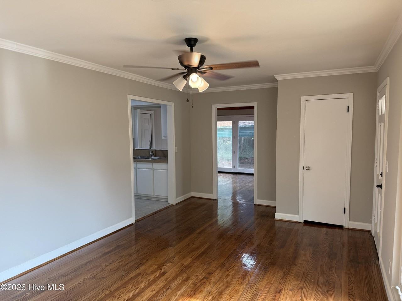 226 Sherwood Dr - Photo 3 of 15