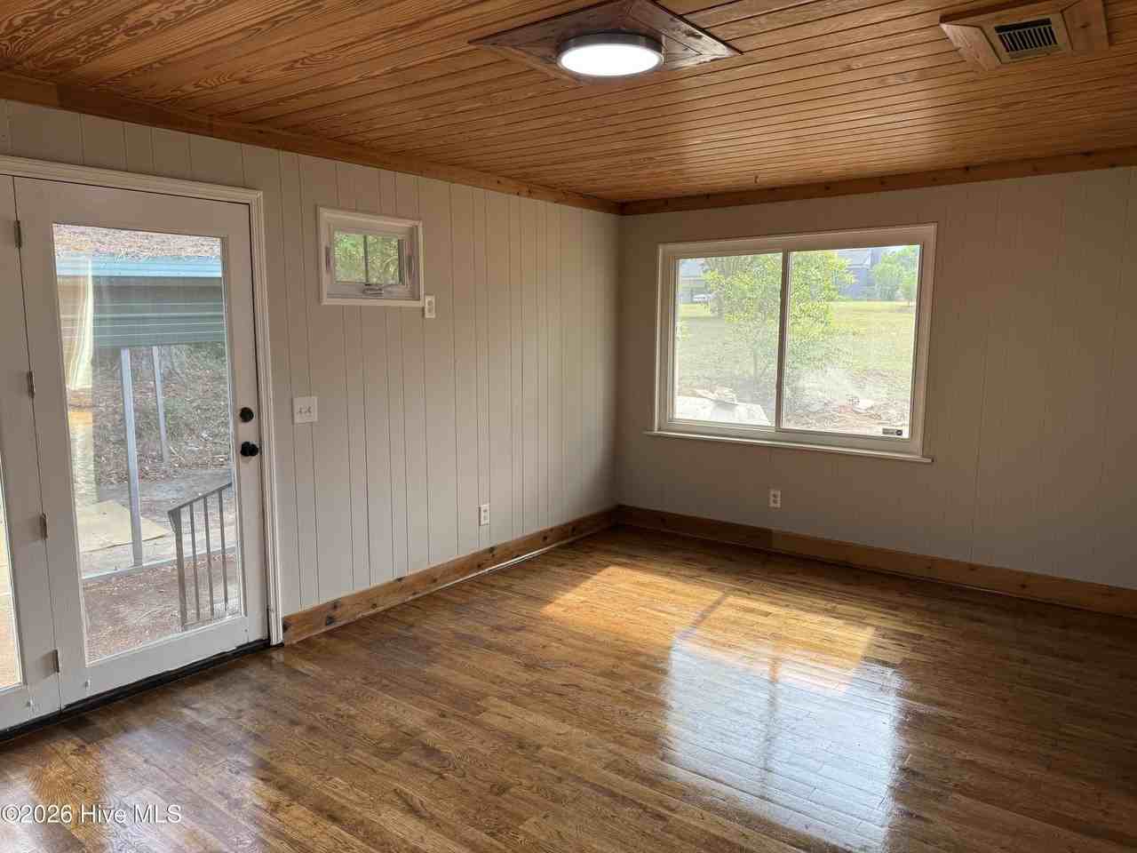 226 Sherwood Dr - Photo 5 of 15