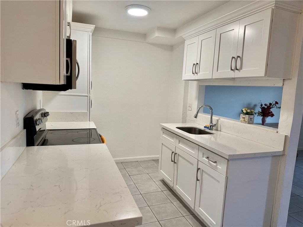 1735 E Washington St #G12 - Photo 3 of 14