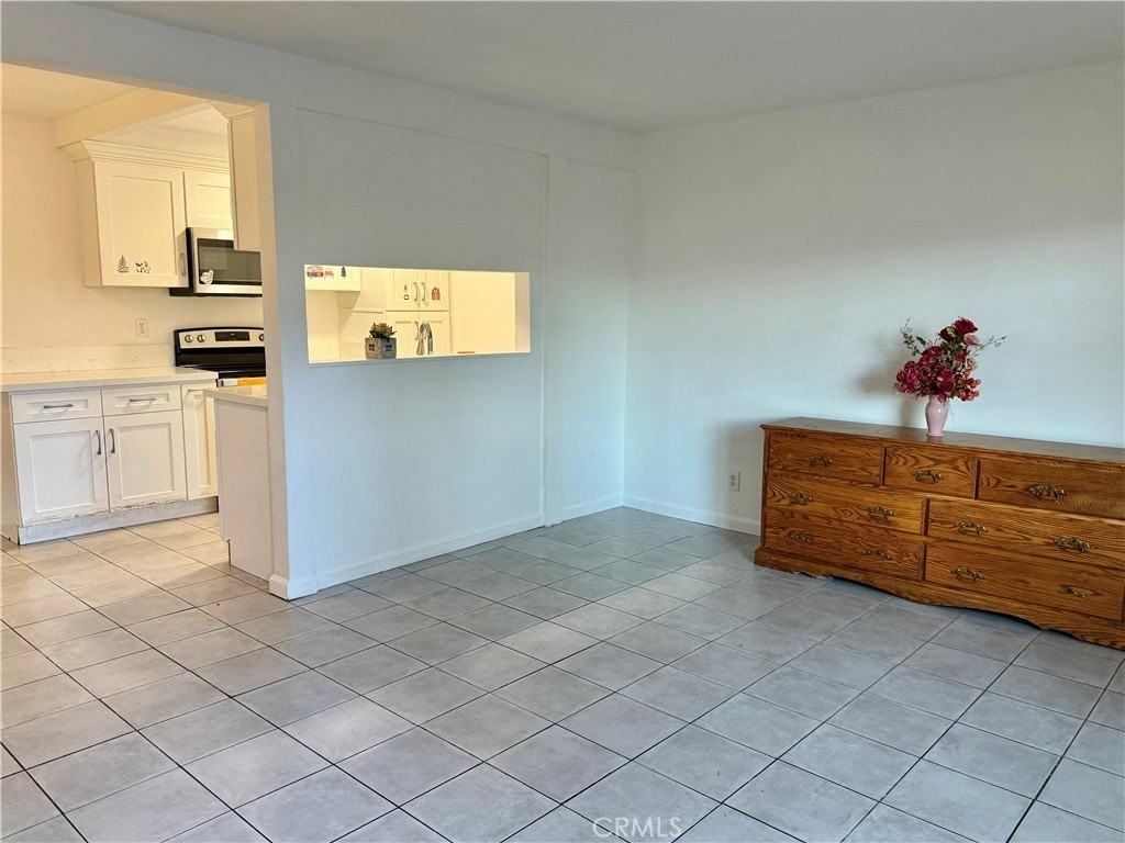 1735 E Washington St #G12 - Photo 4 of 14