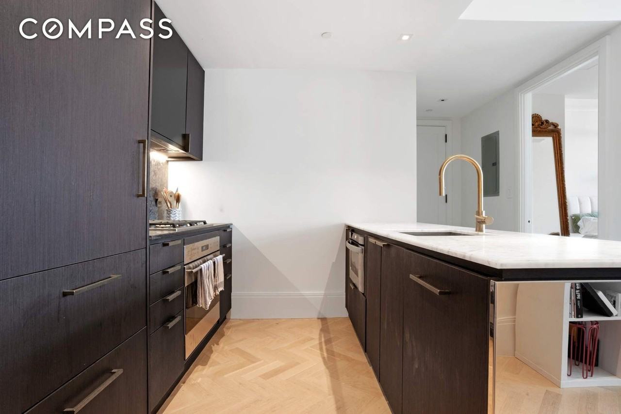 50 Clinton St #6F - Photo 2 of 10