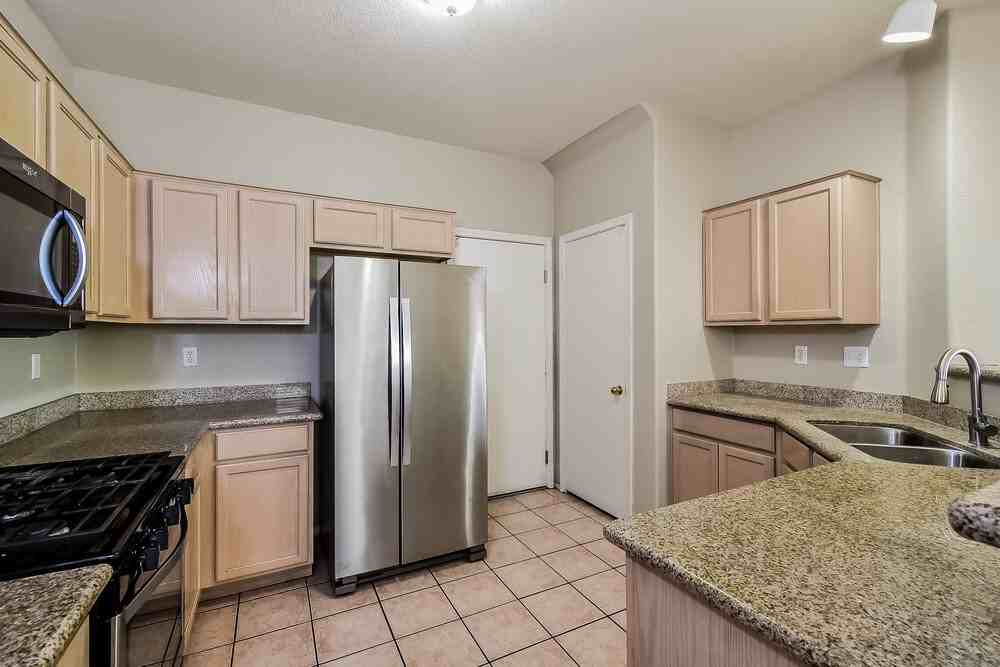 2501 Lady Elizabeth Ct - Photo 7 of 17