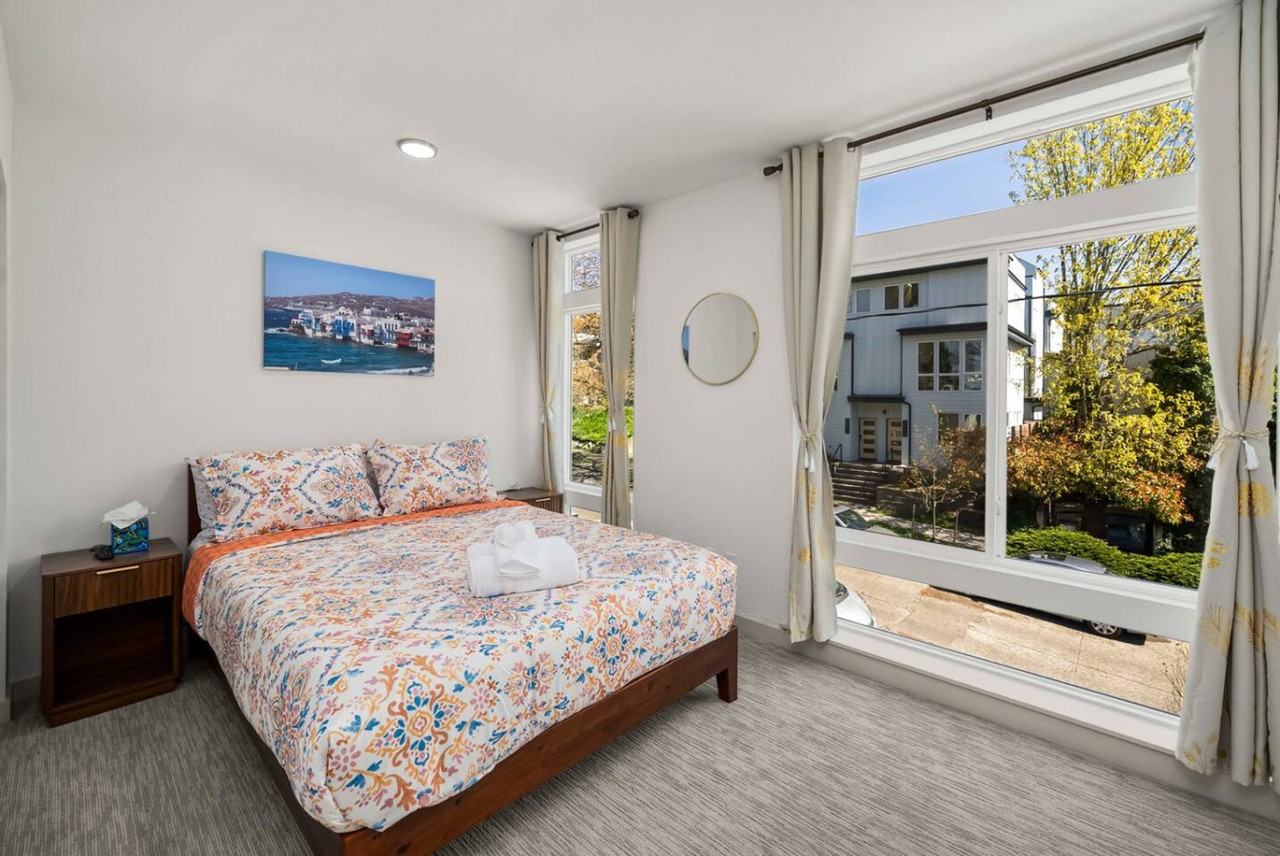 3605 Linden Ave N #1516261P - Photo 6 of 33