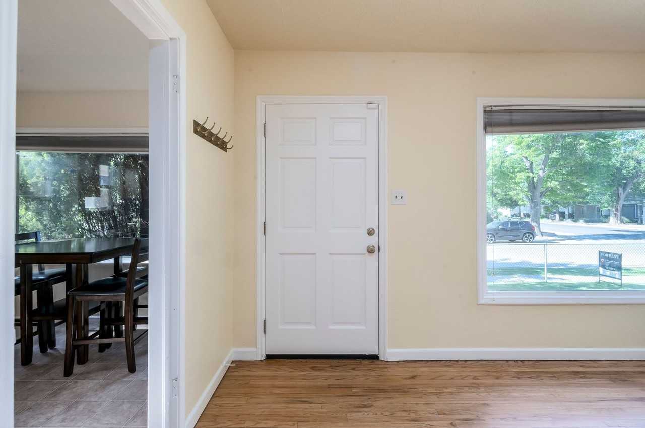632 E Kensington Ave - Photo 7 of 20