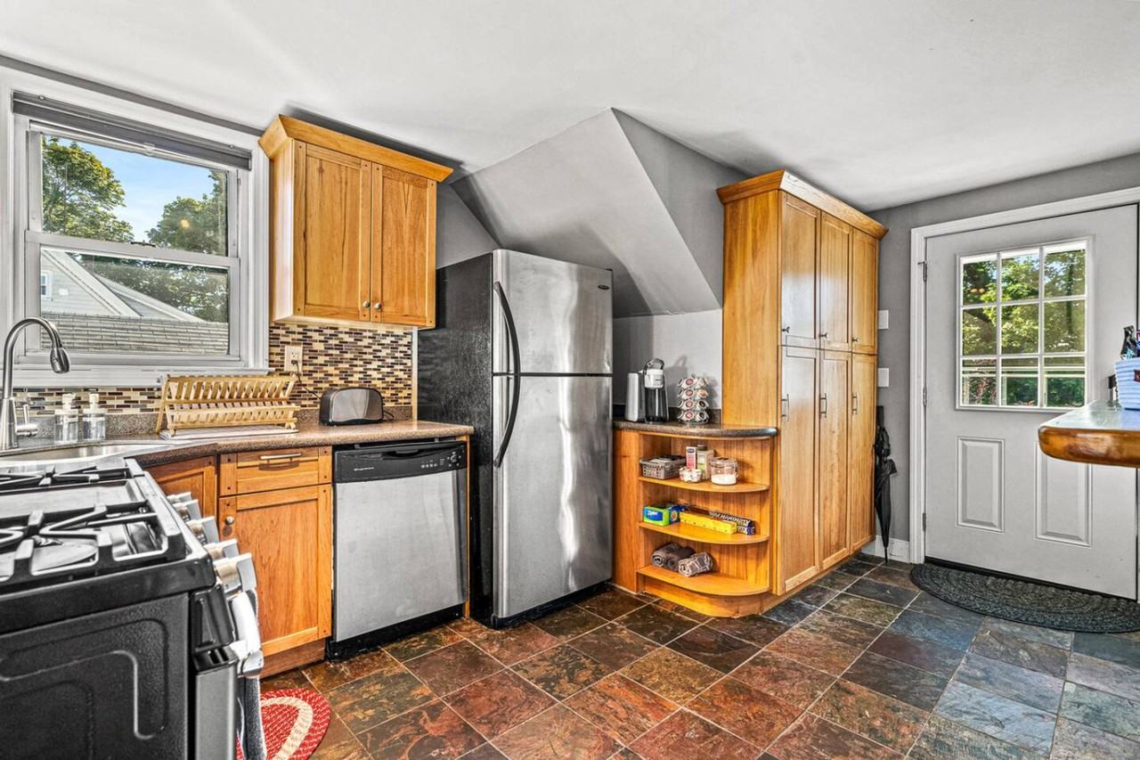 146 Vassall St #1328027P - Photo 3 of 26